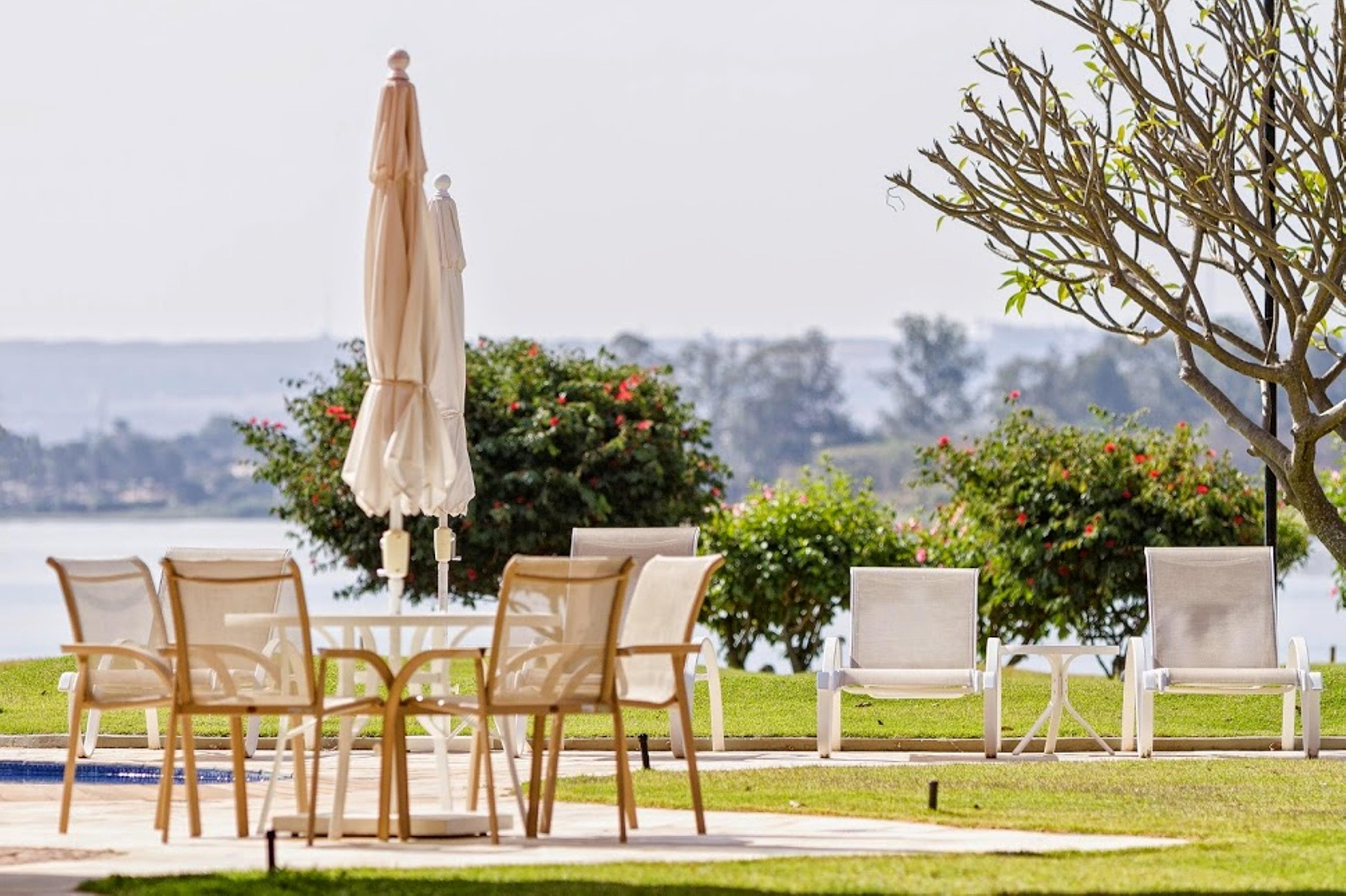 ホテル ロイヤル チューリップ ブラジリア アルボラーダ エクステリア 写真 The resort's pool area