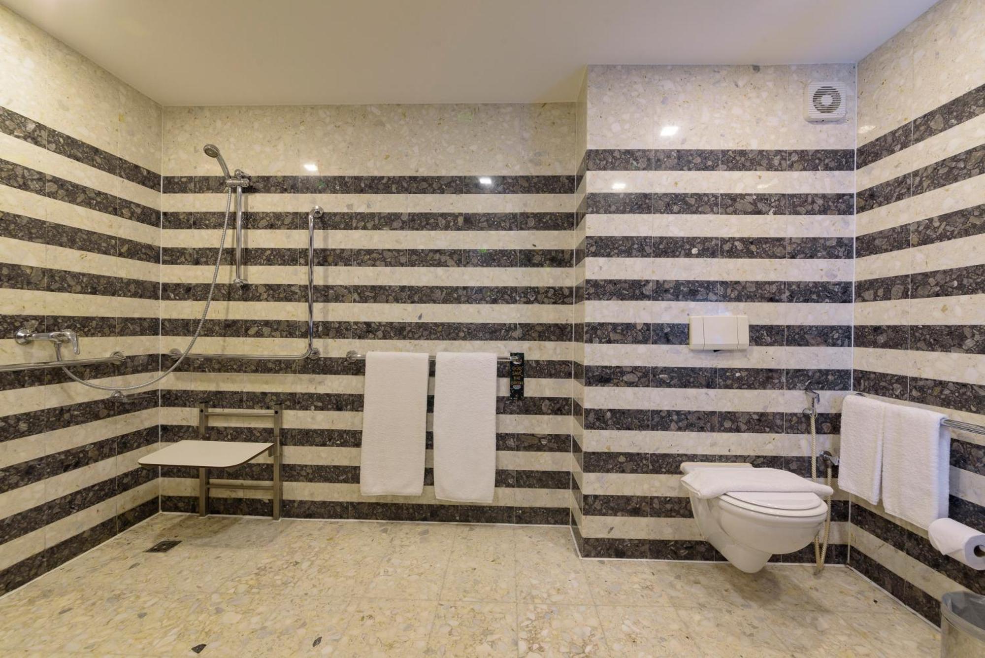 ホテル ロイヤル チューリップ ブラジリア アルボラーダ 部屋 写真 A wet room