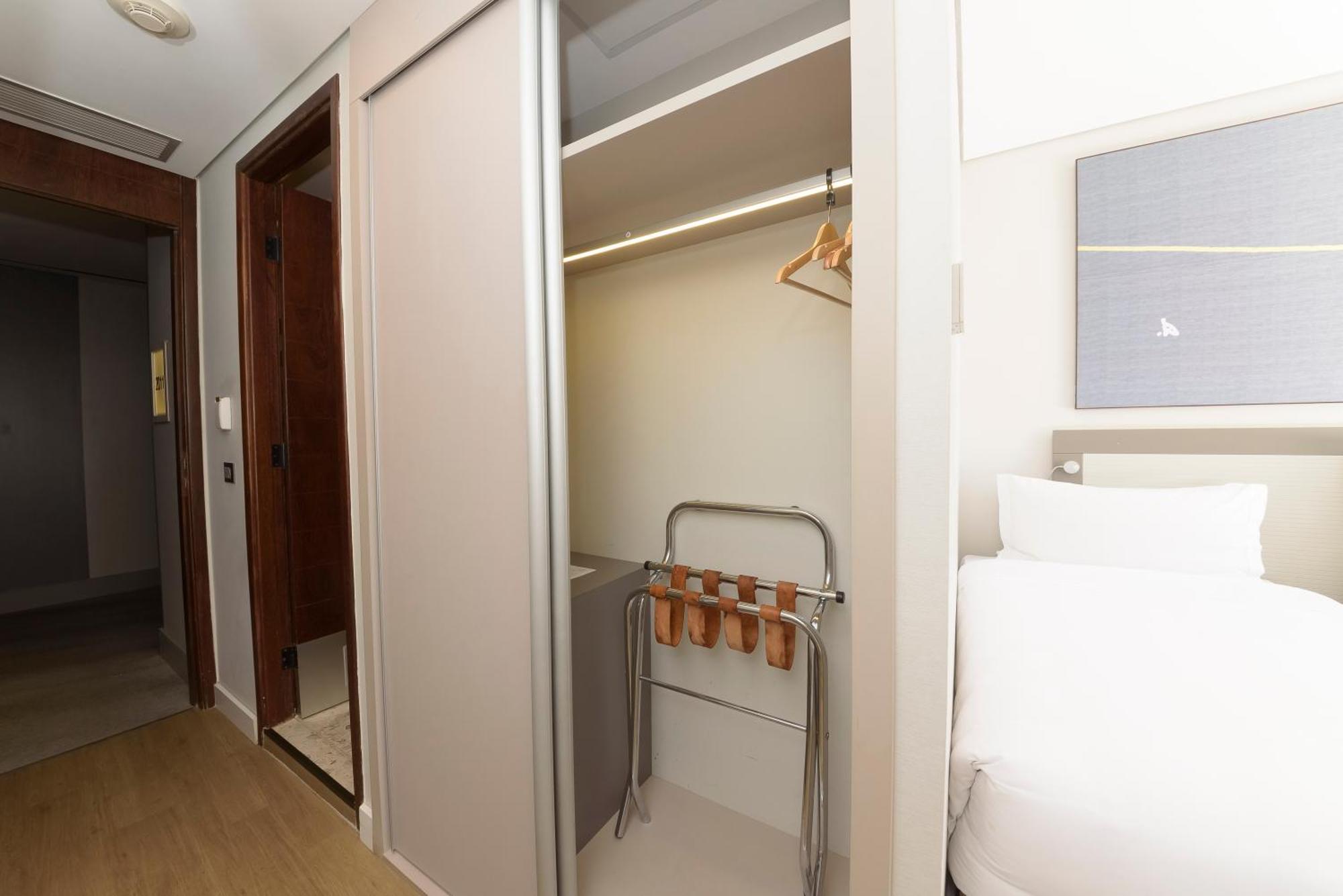 ホテル ロイヤル チューリップ ブラジリア アルボラーダ エクステリア 写真 A sliding door